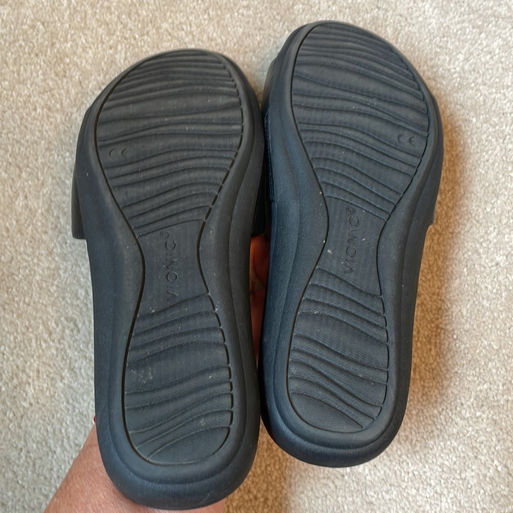 Vionic Simple Black Leather Sandals - image 3